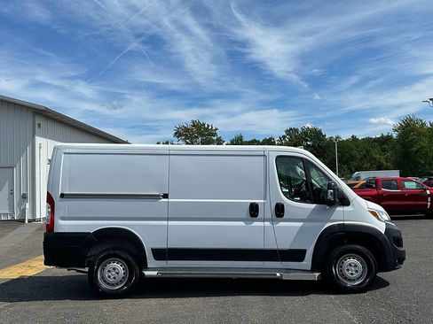 Used 2025 RAM ProMaster 2500 w/ U-Haul Equipment Group FWD image 10