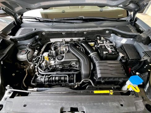Used 2023 Volkswagen Taos SE w/ Panoramic Sunroof Package FWD image 30