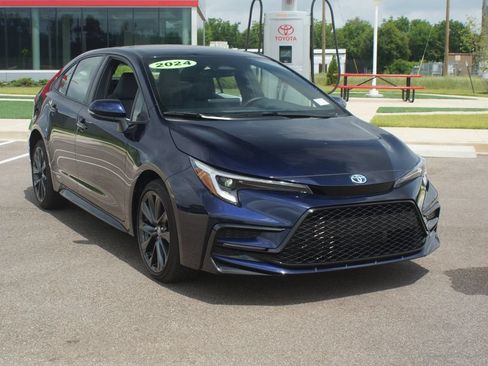 Used 2024 Toyota Corolla SE AWD/4WD image 2