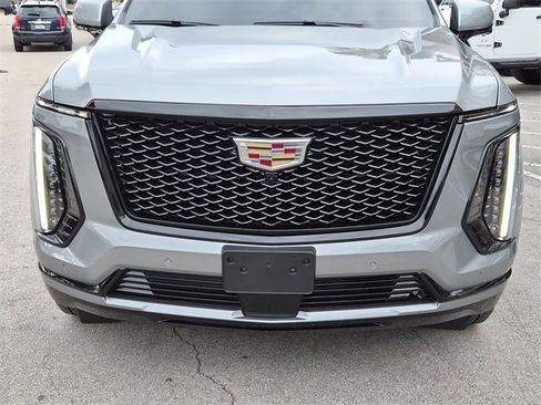 Certified 2025 Cadillac Escalade ESV Sport Platinum image 9