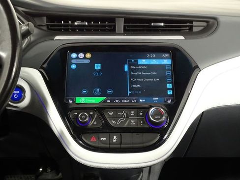 Used 2020 Chevrolet Bolt Premier w/ Infotainment Package image 31