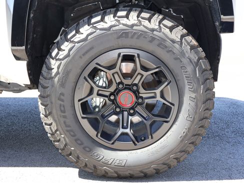 Used 2025 Toyota Tacoma TRD Pro AWD/4WD image 30