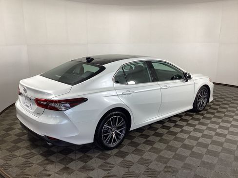 Used 2023 Toyota Camry XLE FWD image 2