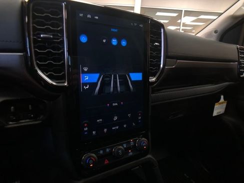New 2025 Ford Ranger Lariat w/ FX4 Off-Road Package image 18