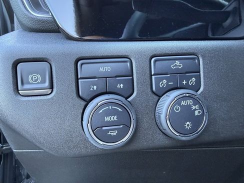 Used 2025 Chevrolet Silverado 1500 LT image 23