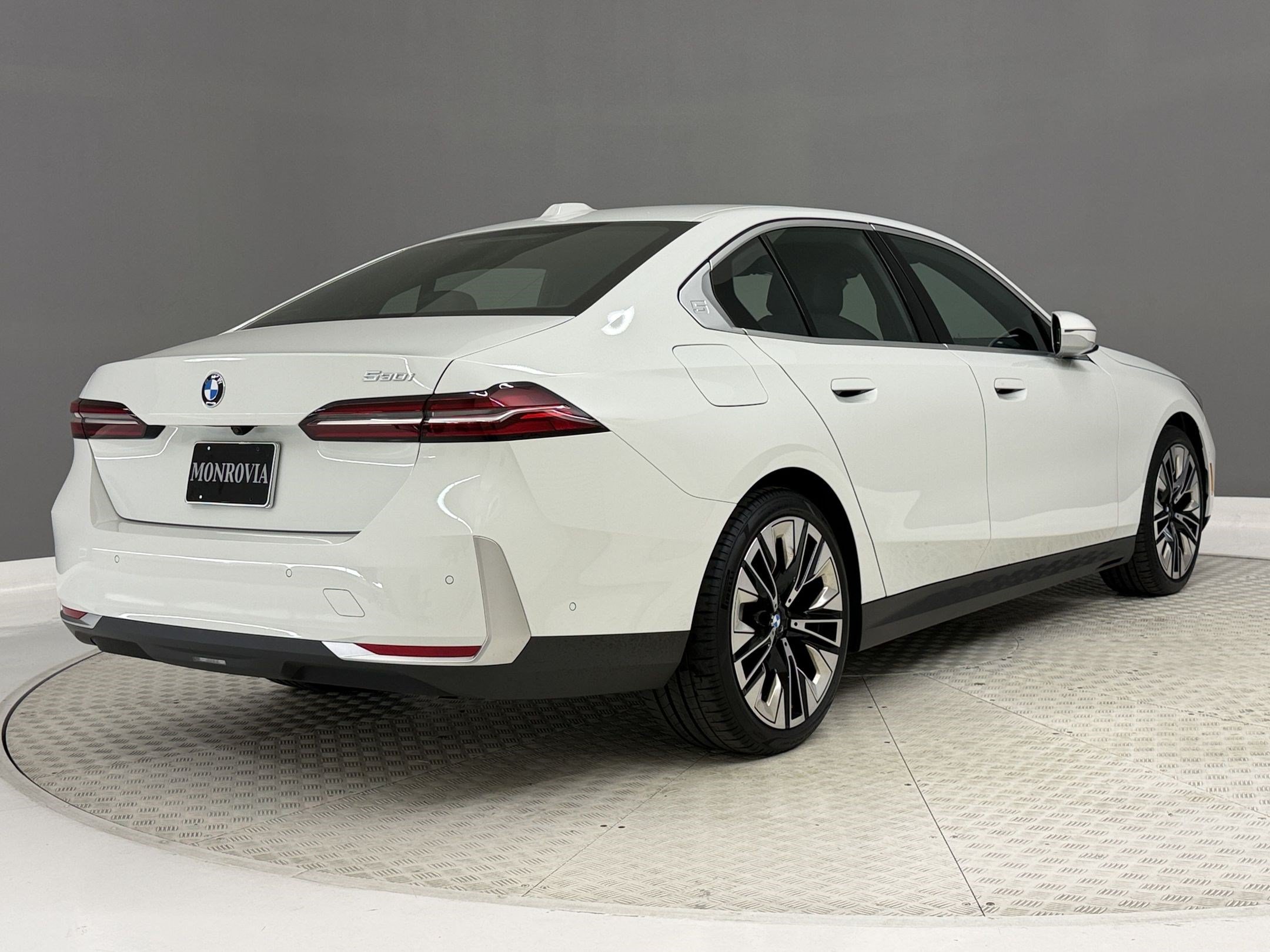 Used 2026 BMW 530i RWD image 9