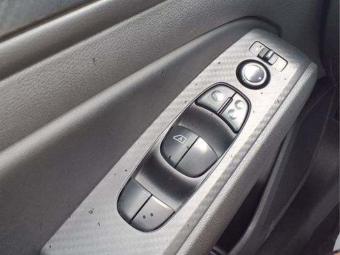 Used 2025 Nissan Altima 2.5 SV FWD image 20