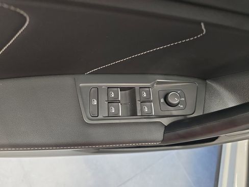 Used 2024 Volkswagen Tiguan SE image 15