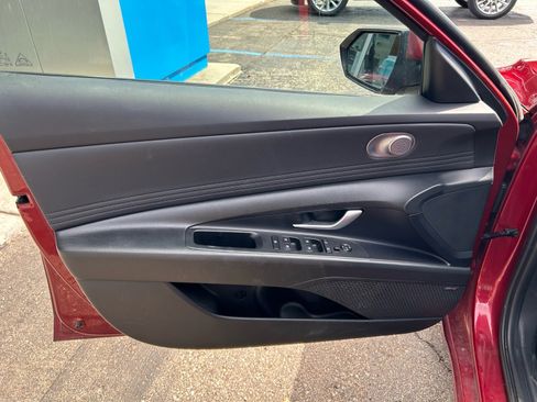 Used 2024 Hyundai Elantra Limited FWD image 8