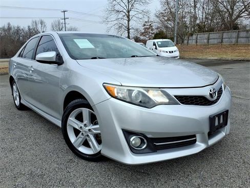 Used 2013 Toyota Camry SE image 1