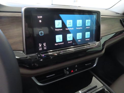 New 2025 Volkswagen Atlas SEL image 18