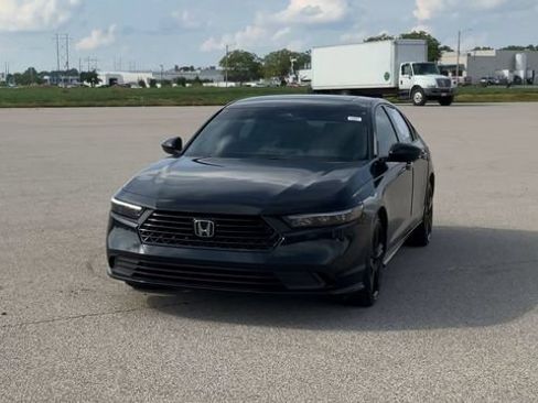 Used 2023 Honda Accord Sport image 4
