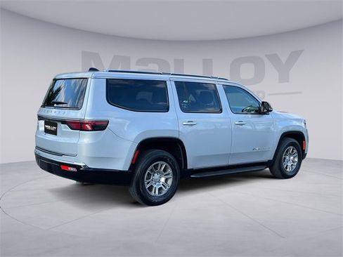 Used 2024 Jeep Wagoneer Base image 5