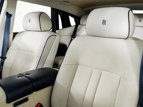 Used 2016 Rolls-Royce Phantom Sedan image 3