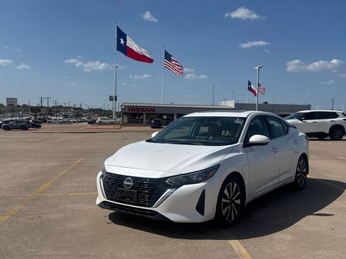 Certified 2025 Nissan Sentra SV w/ SV Premium Package FWD image 8