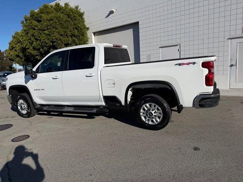 Used 2024 Chevrolet Silverado 2500 LT image 3