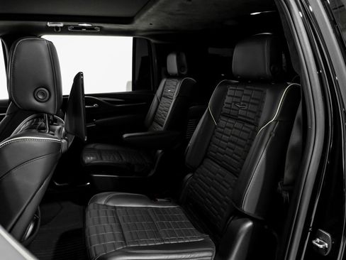 Used 2023 Cadillac Escalade ESV V image 37