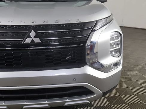 Used 2024 Mitsubishi Outlander SE FWD image 15