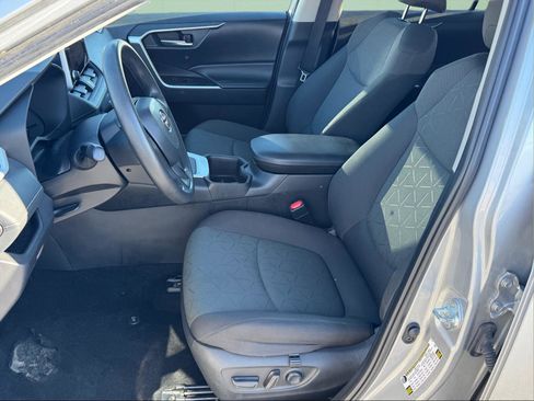 Used 2024 Toyota RAV4 XLE image 5