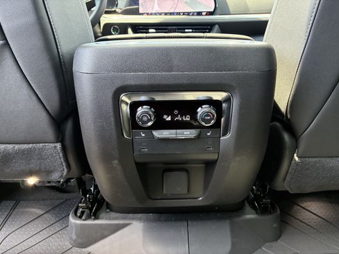Used 2026 Chevrolet Suburban High Country RWD image 17