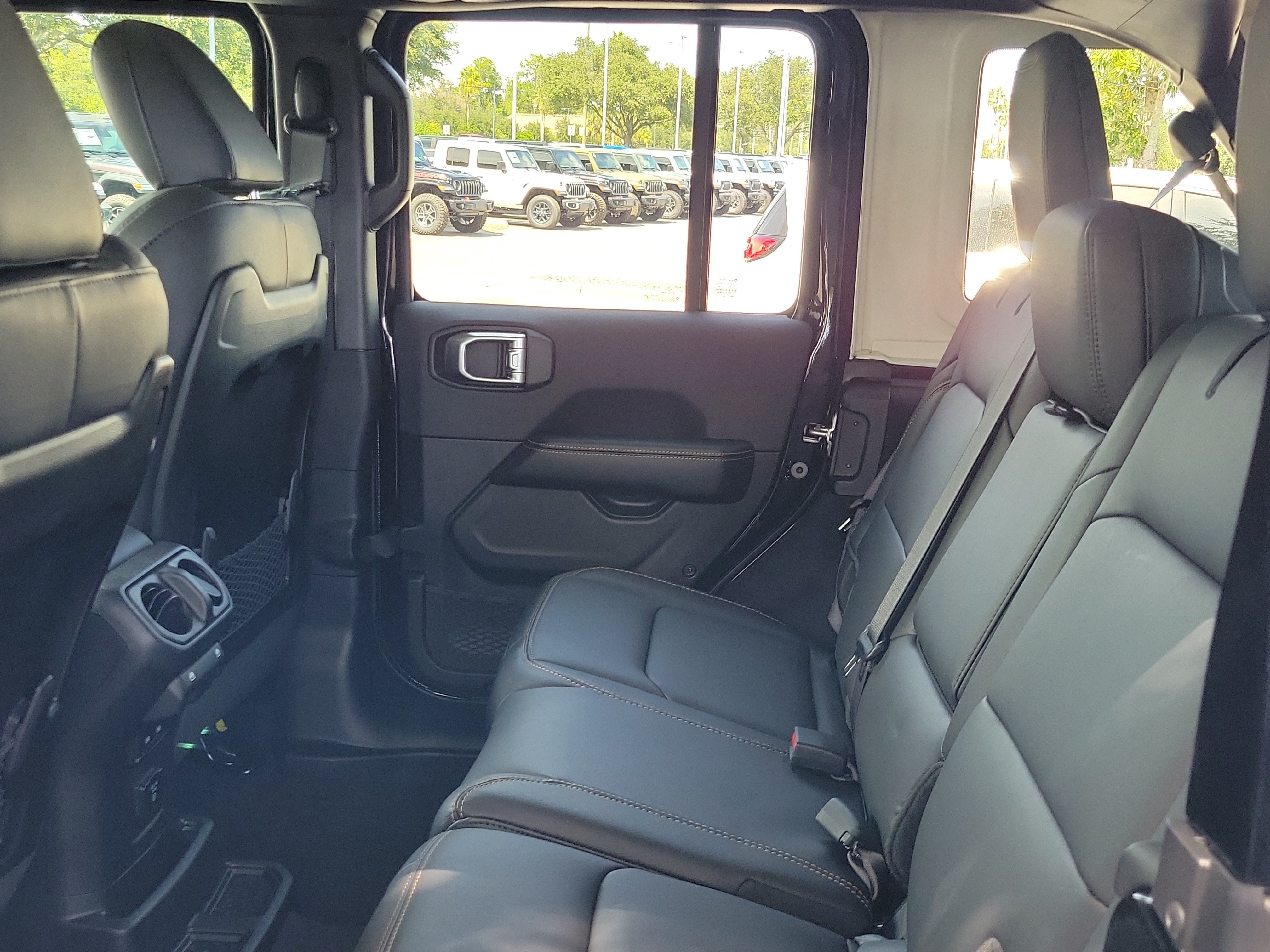New 2027 Jeep Wrangler Unlimited Sahara AWD/4WD image 9