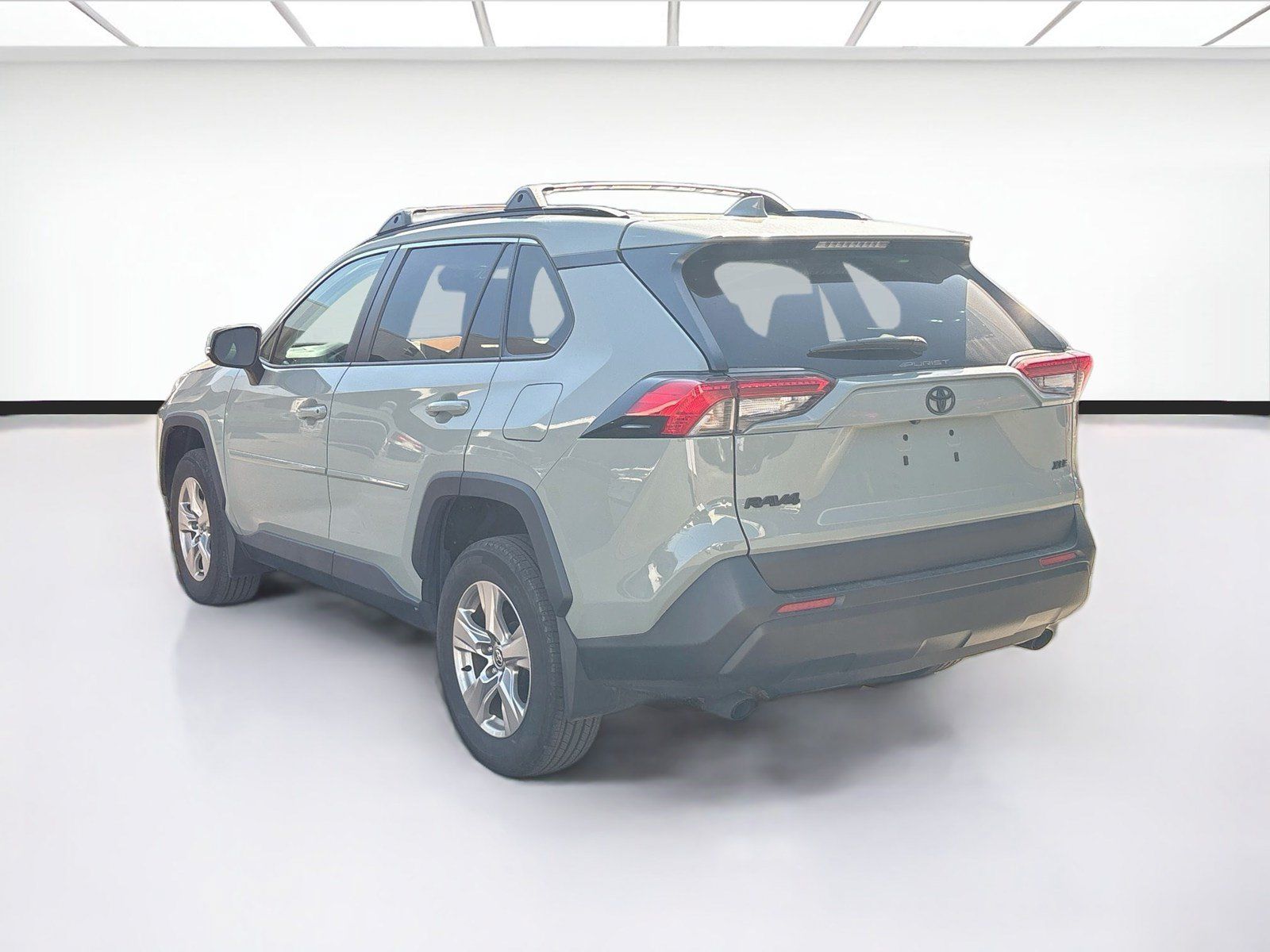 Used 2023 Toyota RAV4 XLE w/ Convenience Package FWD image 6