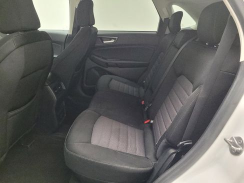 Used 2020 Ford Edge SE image 18