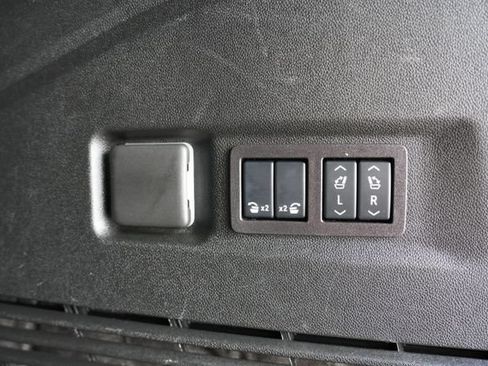 Used 2025 Chevrolet Suburban LT w/ Comfort Package AWD/4WD image 12
