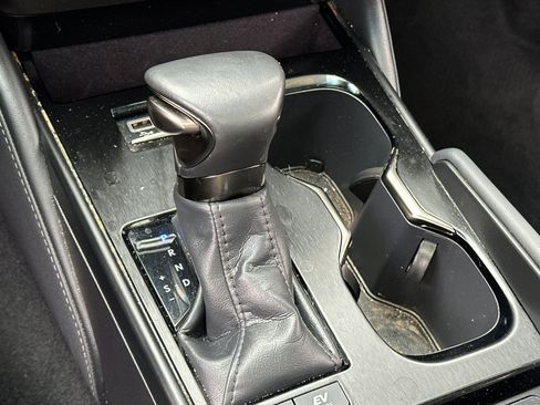 Used 2025 Lexus ES 300h F Sport FWD image 16
