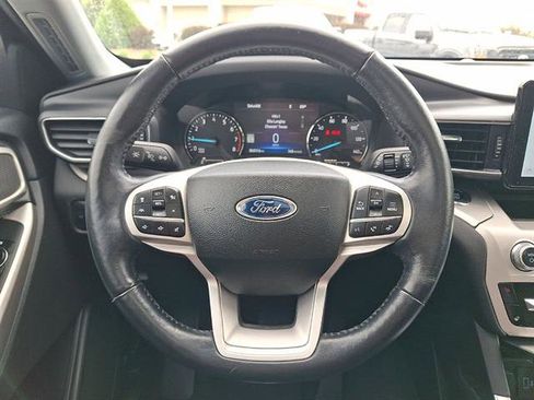 Certified 2022 Ford Explorer XLT w/ Equipment Group 202A AWD/4WD image 16