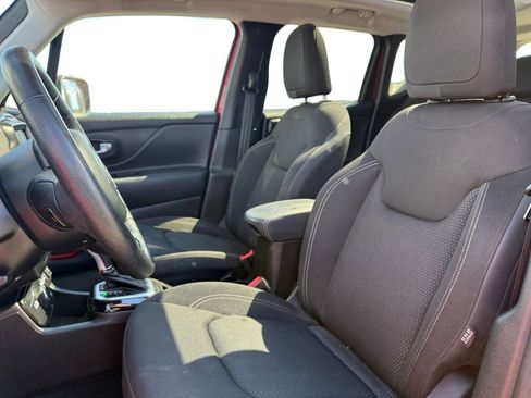 Used 2022 Jeep Renegade Latitude w/ Sun/Sound Group image 9