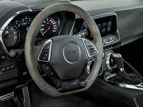 Used 2018 Chevrolet Camaro ZL1 RWD image 25