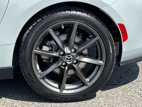 Used 2018 MAZDA MX-5 Miata Club w/ Appearance Package RWD image 22