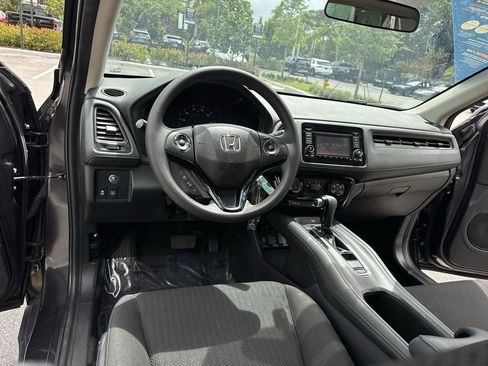 Used 2017 Honda HR-V LX image 36