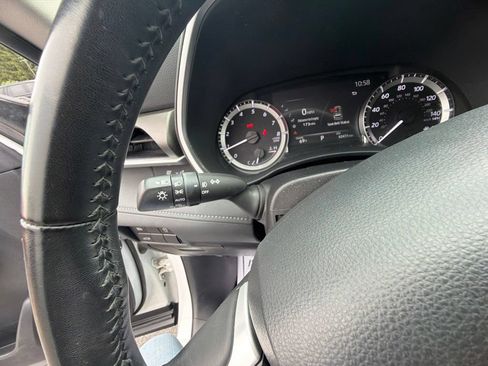 Used 2023 Toyota Highlander XLE AWD/4WD image 32