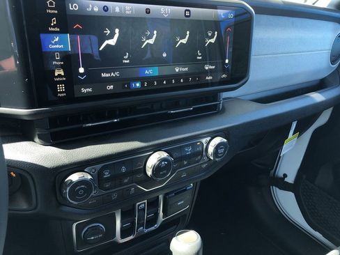 New 2026 Jeep Gladiator Sport AWD/4WD image 21