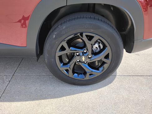 Used 2025 Chevrolet Trax LT w/ LT Convenience Package image 23