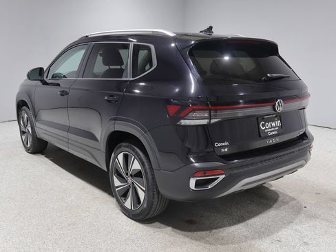 Used 2025 Volkswagen Taos SE AWD/4WD image 5