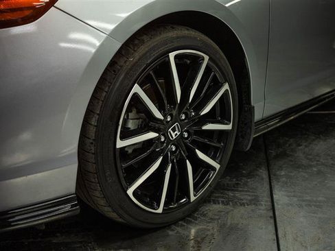 Used 2023 Honda Accord Touring image 3