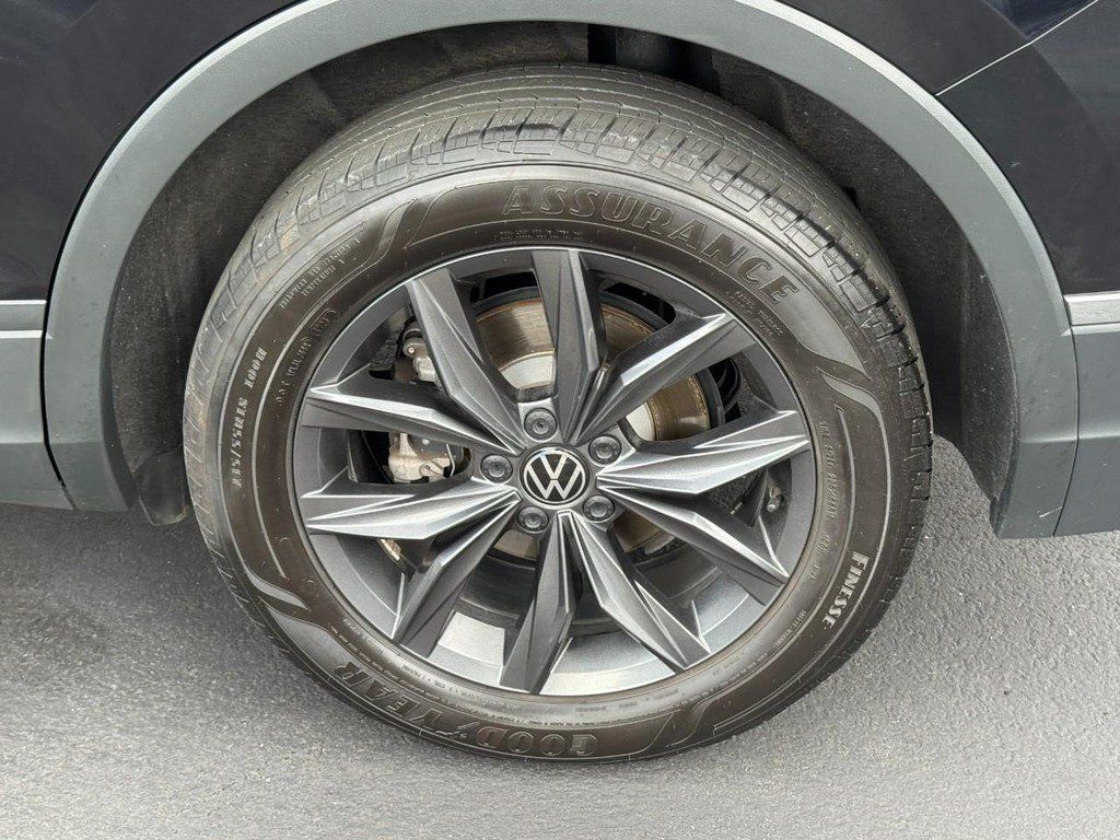 Used 2023 Volkswagen Tiguan SE FWD image 10