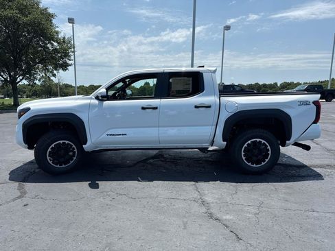 Used 2026 Toyota Tacoma TRD Off-Road w/ TRD Off Road Upgrade Package AWD/4WD image 5