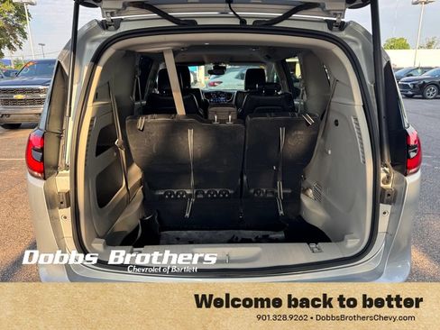 Used 2024 Chrysler Pacifica Touring-L FWD image 40