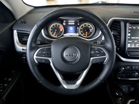 Used 2016 Jeep Cherokee Trailhawk w/ Cold Weather Group image 18