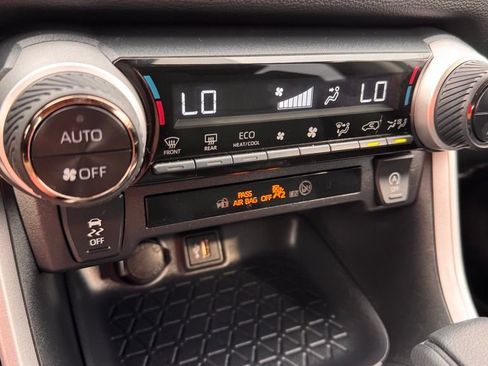 Used 2025 Toyota RAV4 XLE AWD/4WD image 20