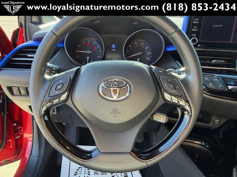 Used 2020 Toyota C-HR XLE FWD image 25