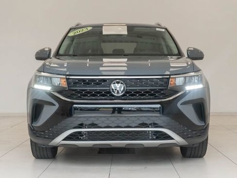 Used 2023 Volkswagen Taos SE w/ Panoramic Sunroof Package FWD image 6
