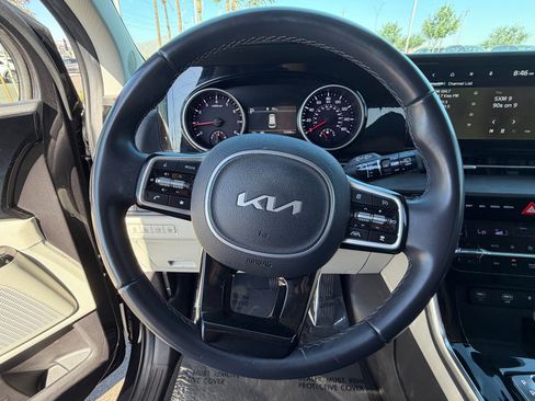 Used 2024 Kia Carnival EX FWD image 21
