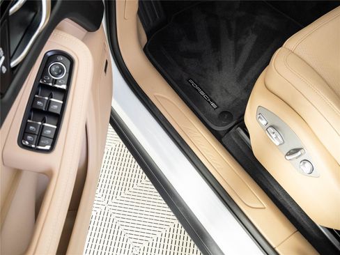 New 2026 Porsche Macan Turbo AWD/4WD image 8