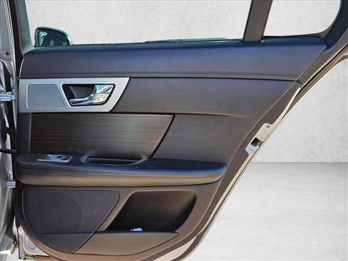 Used 2012 Jaguar XF image 16