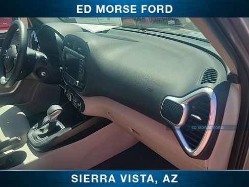 Used 2025 Kia Soul LX FWD image 36